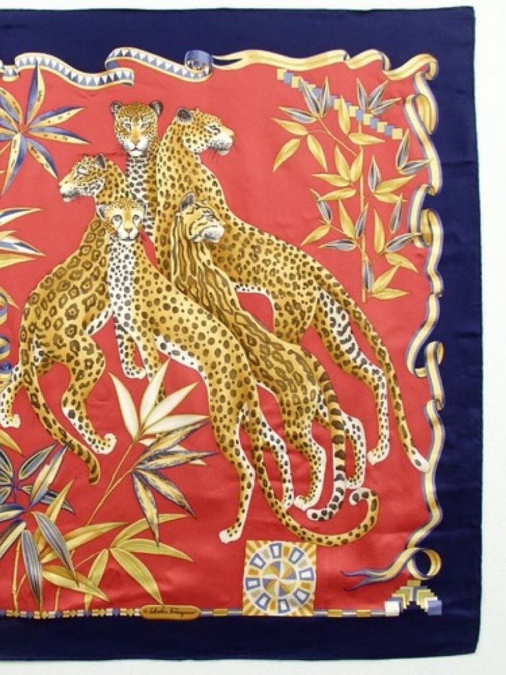Authentic Salvatore Ferragama animal pattern scarf silk[Used] - Picture 3 of 3
